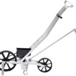 Sembradora manual de aluminio para jardín, semillas, verduras, plata, sembradora de aluminio, sembradora manual de una hilera, para semillas como maíz, puerro, espinaca, zanahorias, con ruedas y tolva para siembra precisa