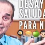Hombre sonriente presentando consejos de desayuno saludable para niños; Aprende a plantar robles y ayuda al medio ambiente.