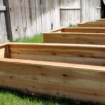 Descubre las increíbles ideas de enrejados en camas elevadas que te ahorrarán espacio y transformarán tu jardín