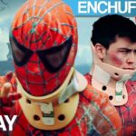 Dos personas disfrazadas de Spider-Man con collarines médicos frente a un paisaje urbano y cielo nublado; ¡Descubre qué se puede plantar en octubre y noviembre para tener un jardín floreciente!